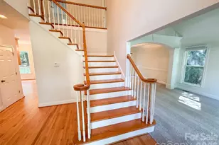 10124 Windtree Ln, Charlotte, NC 28215 - Photo 6