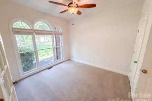 10124 Windtree Ln, Charlotte, NC 28215 - Photo 16