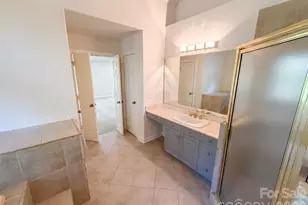 10124 Windtree Ln, Charlotte, NC 28215 - Photo 24