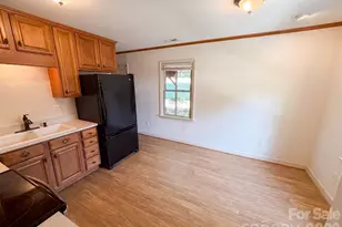 10124 Windtree Ln, Charlotte, NC 28215 - Photo 14