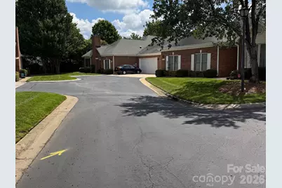 8528 Highland Glen Drive, Charlotte, NC 28269 - Photo 10