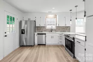 8425 Lochinvar Dr, Charlotte, NC 28227 - Photo 10
