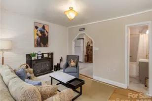 1323 Locust Grove Rd, Hendersonville, NC 28792 - Photo 4