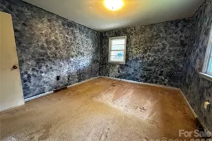 440 US 19E Hwy, Spruce Pine, NC 28777 - Photo 14