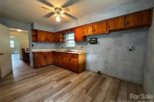 440 US 19E Hwy, Spruce Pine, NC 28777 - Photo 12