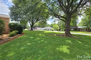 305 Oakland Ave Ave, Morganton, NC 28655 - Photo 6