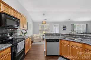 9407 Thatcher Hall Ct, Charlotte, NC 28277 - Photo 18