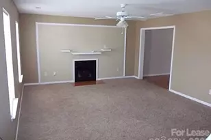 1426 Peach Park Ln, Charlotte, NC 28216 - Photo 2