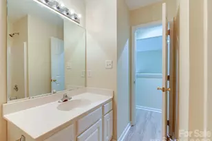 9128 Treyburn Dr, Charlotte, NC 28216 - Photo 14