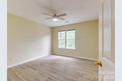 9128 Treyburn Drive, Charlotte, NC 28216 - Photo 12