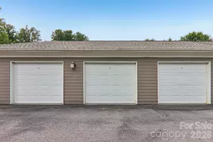100 Vista Lake Dr, Candler, NC 28715 - Photo 32