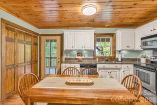 199 Bear Dr, Blowing Rock, NC 28605 - Photo 10