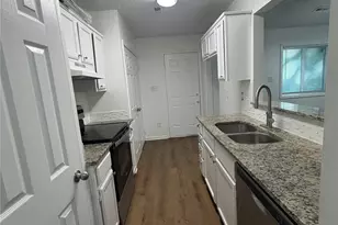 5008 Aberdun Ct, Charlotte, NC 28215 - Photo 10