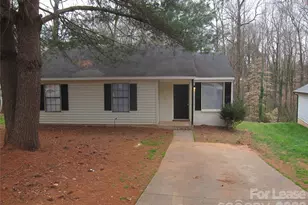 5008 Aberdun Ct, Charlotte, NC 28215 - Photo 2