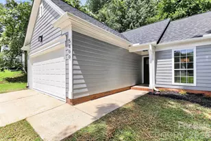 5800 Pennycross Ln, Charlotte, NC 28216 - Photo 4