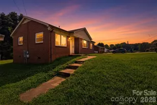2262 9th Ave Dr NE, Hickory, NC 28601 - Photo 1