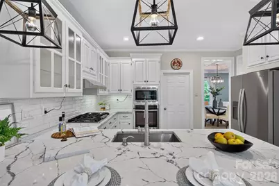 8011 Alba Court, Charlotte, NC 28269 - Photo 6