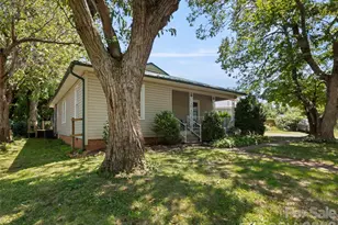 122 Edwards Ave, Swannanoa, NC 28778 - Photo 4