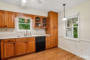 1106 Abbey Cir, Asheville, NC 28805 - Photo 12
