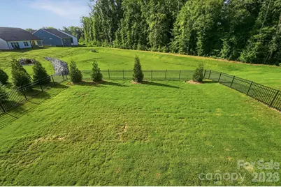 5225 Glenwalk Drive, Charlotte, NC 28269 - Photo 38