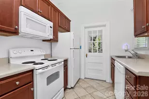 823-825 Henley Pl, Charlotte, NC 28207 - Photo 18