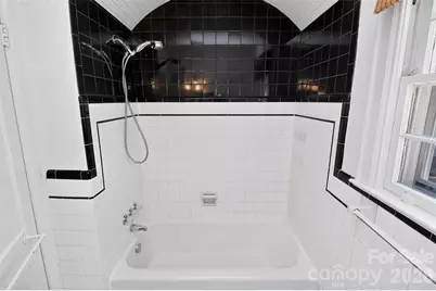 823-825 Henley Place, Charlotte, NC 28207 - Photo 22