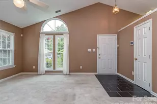 4522 Avalon Forest Ln, Charlotte, NC 28269 - Photo 4