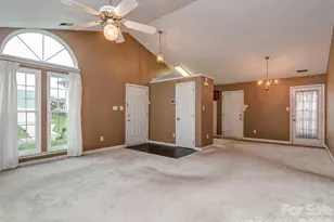4522 Avalon Forest Ln, Charlotte, NC 28269 - Photo 8
