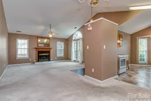 4522 Avalon Forest Ln, Charlotte, NC 28269 - Photo 10
