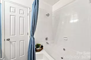 3200 Selwyn Farms Ln, Charlotte, NC 28209 - Photo 12