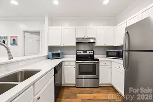 3200 Selwyn Farms Ln, Charlotte, NC 28209 - Photo 8