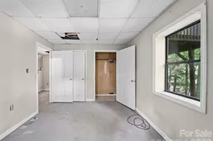 9851 Double Island Rd, Green Mountain, NC 28740 - Photo 16