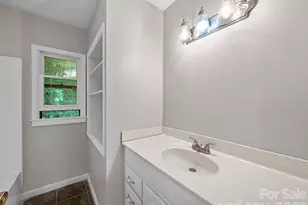 9851 Double Island Rd, Green Mountain, NC 28740 - Photo 6