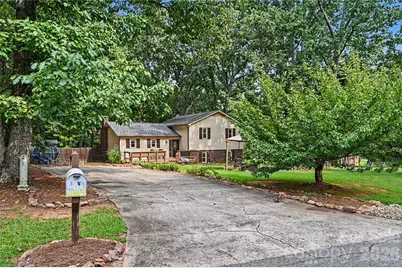 608 Hoyle Street, Lincolnton, NC 28092 - Photo 2