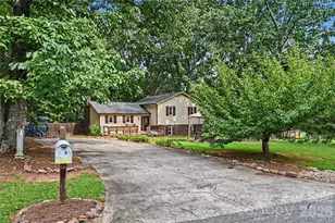 608 Hoyle St, Lincolnton, NC 28092 - Photo 2