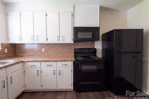 5100 Robinwood Dr, Charlotte, NC 28215 - Photo 8