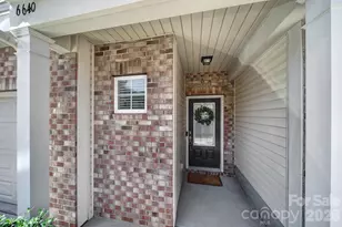 6640 Portland Rose Ln, Charlotte, NC 28210 - Photo 2