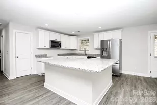 2595 Henry Falls Dr, Hickory, NC 28602 - Photo 8