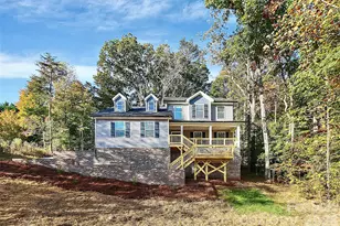 2595 Henry Falls Dr, Hickory, NC 28602 - Photo 2