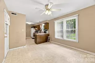 5512 River Falls Dr, Charlotte, NC 28215 - Photo 16