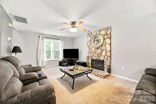 5512 River Falls Dr, Charlotte, NC 28215 - Photo 2