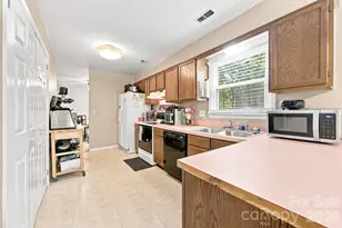 5512 River Falls Dr, Charlotte, NC 28215 - Photo 4