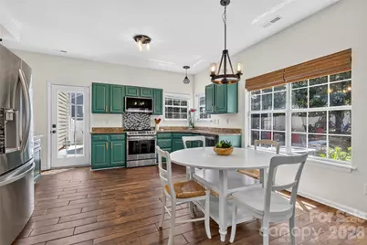8914 Raven Park Drive, Charlotte, NC 28216 - Photo 16