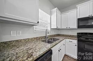 6013 Vista Woods Ln, Charlotte, NC 28215 - Photo 8