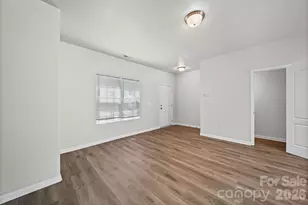 6013 Vista Woods Ln, Charlotte, NC 28215 - Photo 4