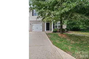 6013 Vista Woods Ln, Charlotte, NC 28215 - Photo 2