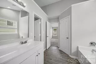 8246 Weeping Fig Ln, Charlotte, NC 28215 - Photo 22