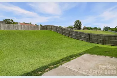 8246 Weeping Fig Lane, Charlotte, NC 28215 - Photo 32