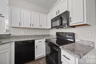 8246 Weeping Fig Ln, Charlotte, NC 28215 - Photo 10