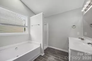 8246 Weeping Fig Ln, Charlotte, NC 28215 - Photo 20